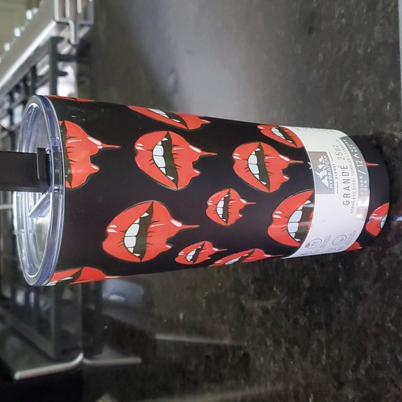 Hydrapeak Other - Vampire Teeth Hydrapeak 25 oz Stainless Steel Tumbler w Straw lid